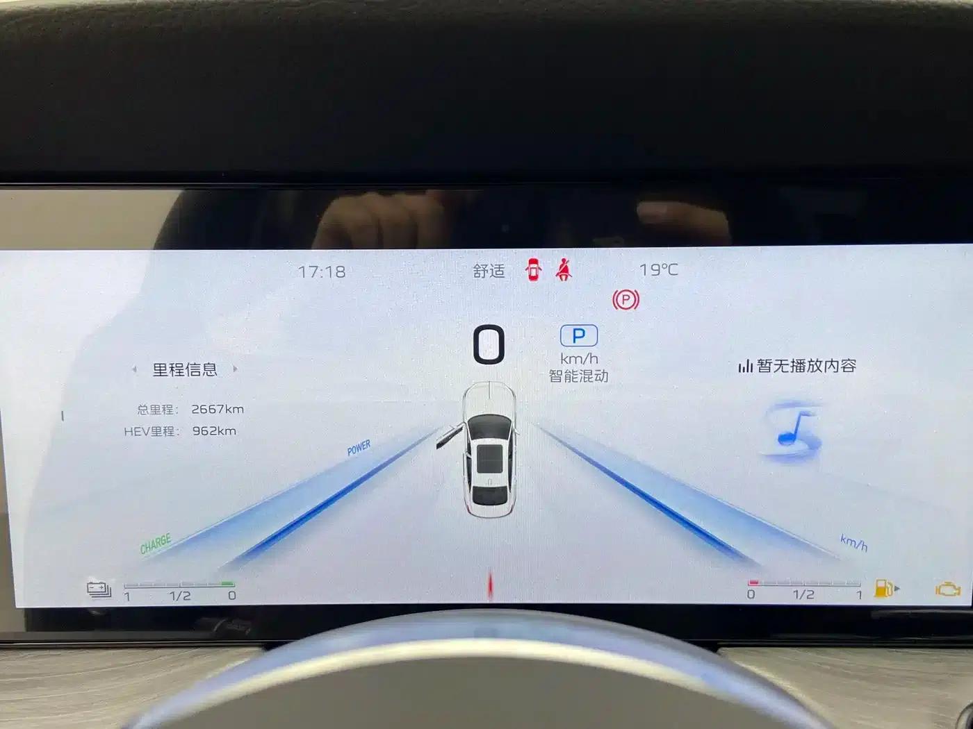 Hongqi H5 PHEV 2025 130 Super Hybrid Edition — миниатюра 10