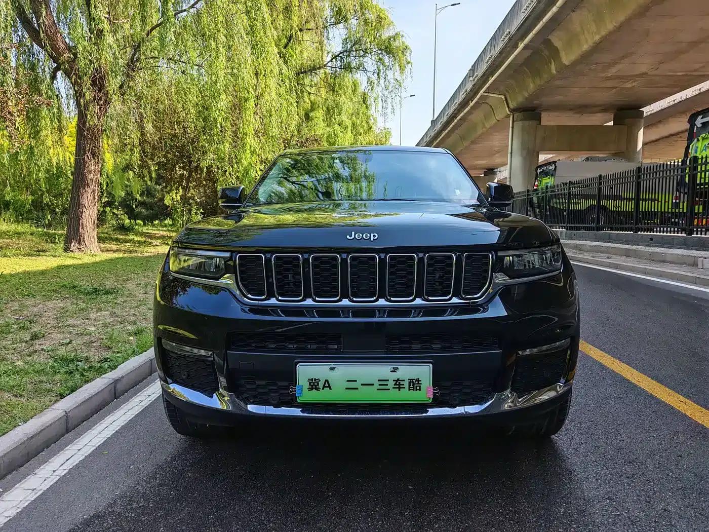 2024 Jeep Grand Cherokee 4xe Imported Model 4xe Peak Edition — миниатюра 2