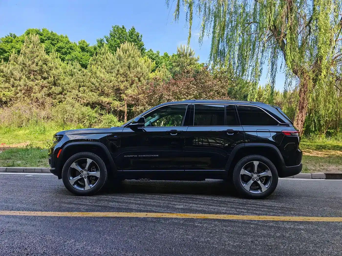 2024 Jeep Grand Cherokee 4xe Imported Model 4xe Peak Edition — миниатюра 15