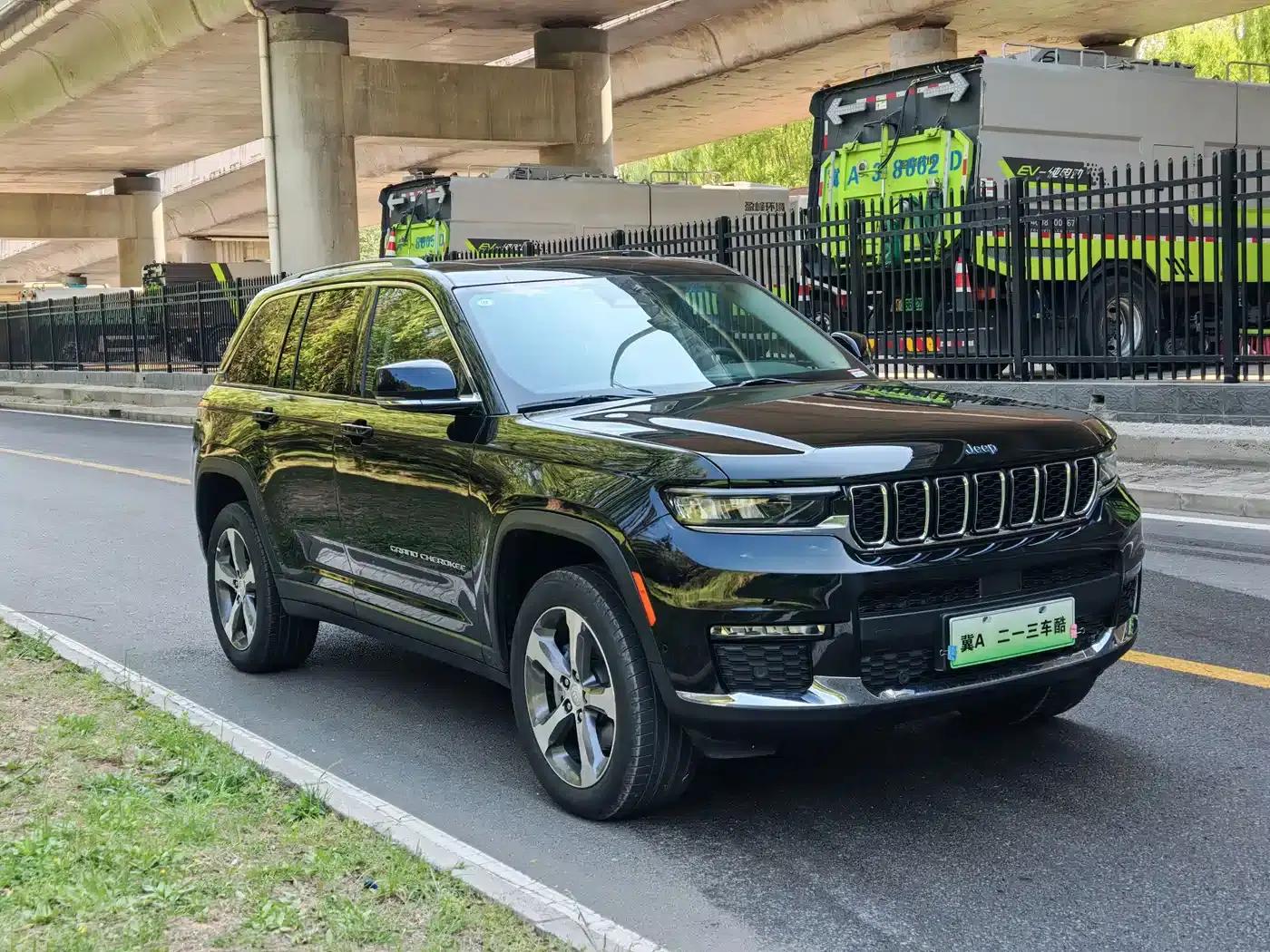 2024 Jeep Grand Cherokee 4xe Imported Model 4xe Peak Edition — миниатюра 3