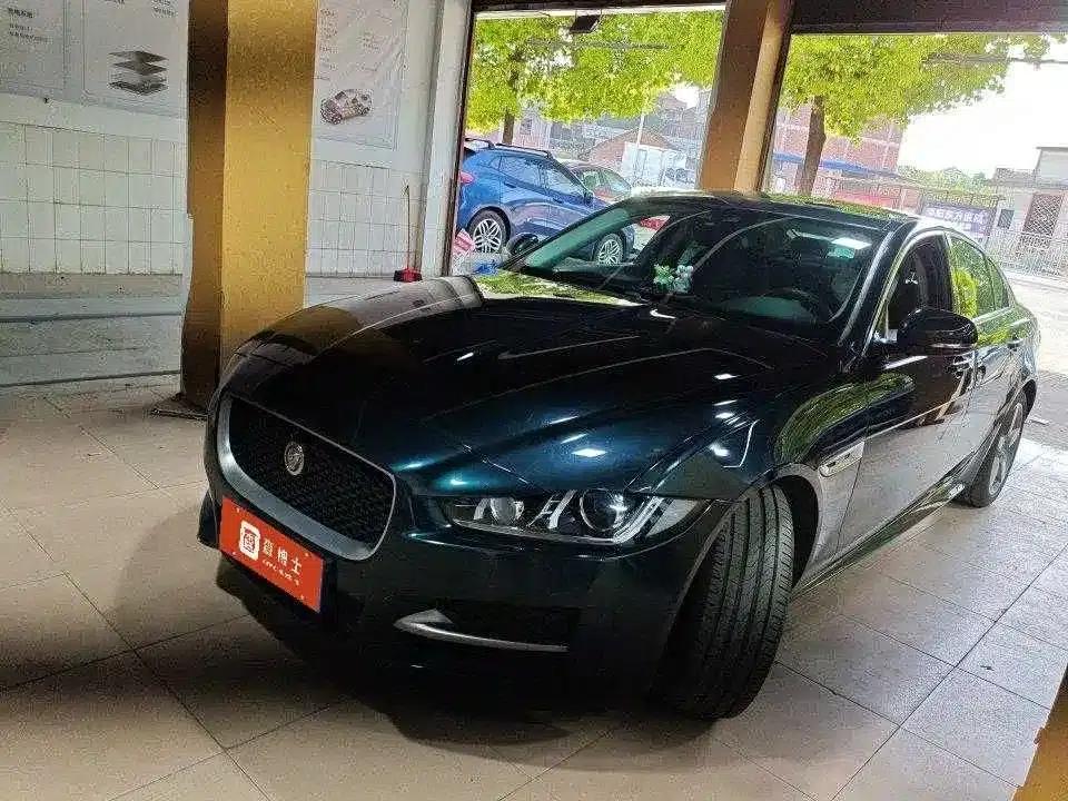 Jaguar XE 2017 2.0T 200PS R-Sport — миниатюра 1