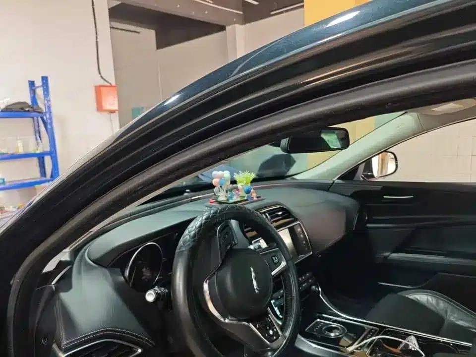 Jaguar XE 2017 2.0T 200PS R-Sport — миниатюра 8
