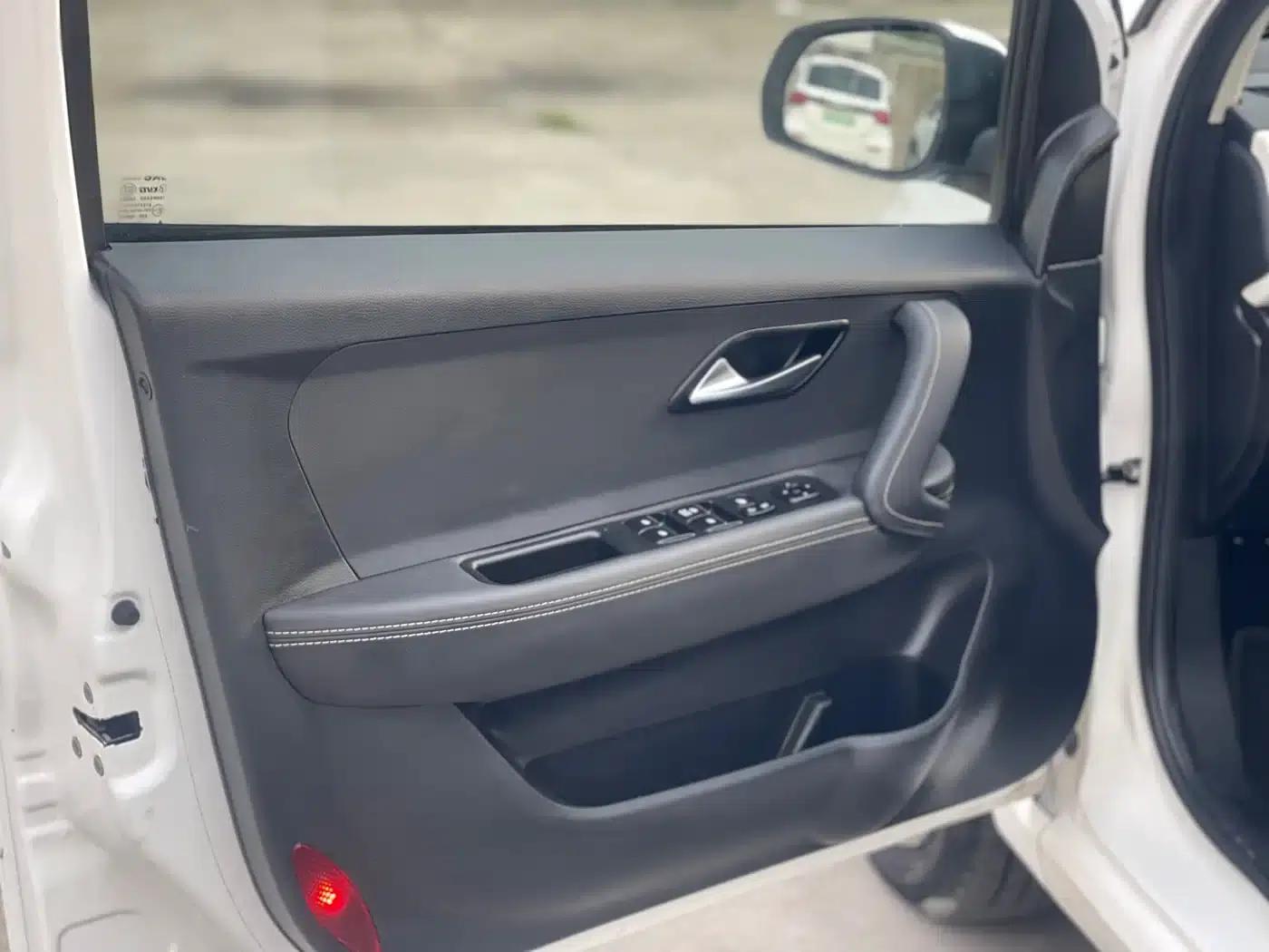JAC iEV6E 2017 model — миниатюра 10