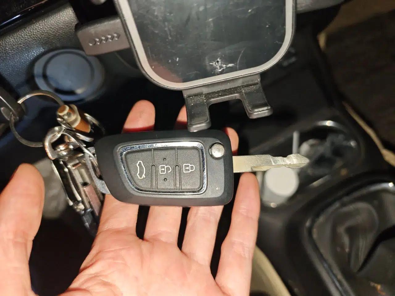 Dongfeng Aeolus AX4 2017 1.6L Manual ChaoShang Model — миниатюра 9