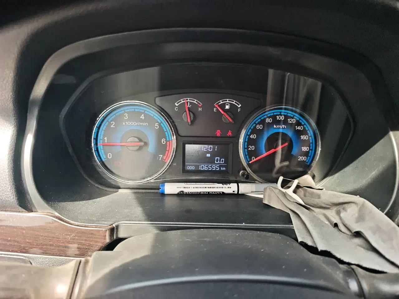 Dongfeng Fengon 370 2016 1.5L Manual Elite Home Edition 7-Seater — миниатюра 12