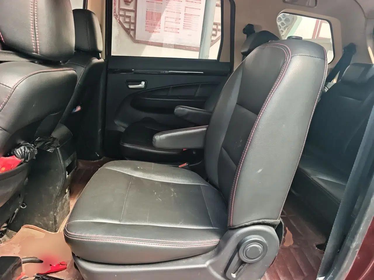 Dongfeng Fengon 370 2016 1.5L Manual Elite Home Edition 7-Seater — миниатюра 18