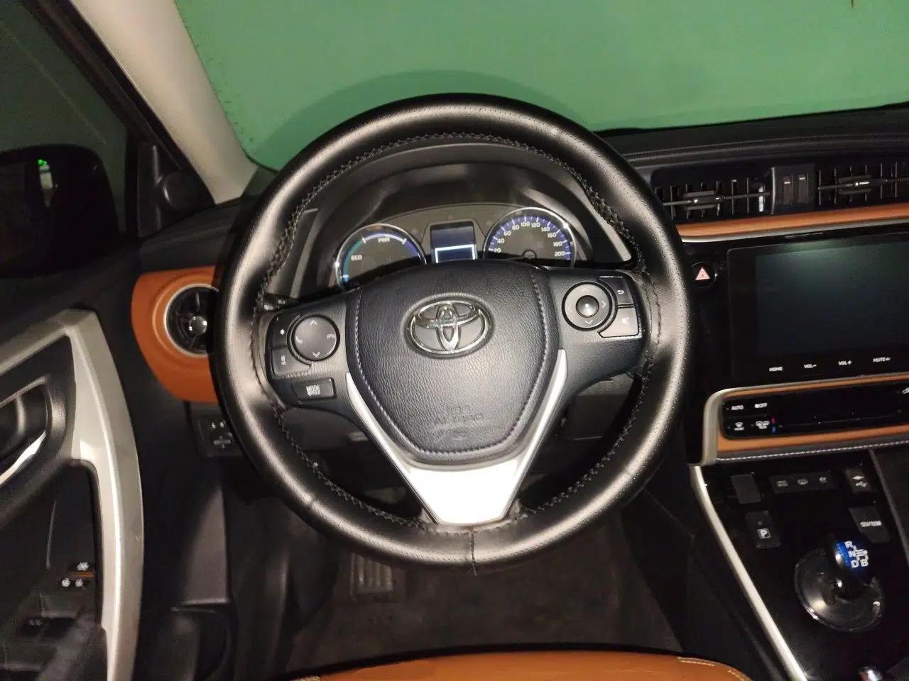Toyota Corolla Hybrid E+ 2019 1.8L E-CVT Luxury Edition — миниатюра 11