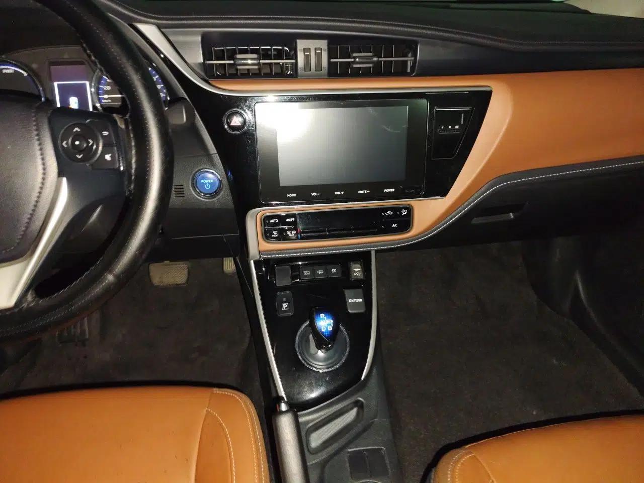 Toyota Corolla Hybrid E+ 2019 1.8L E-CVT Luxury Edition — миниатюра 14