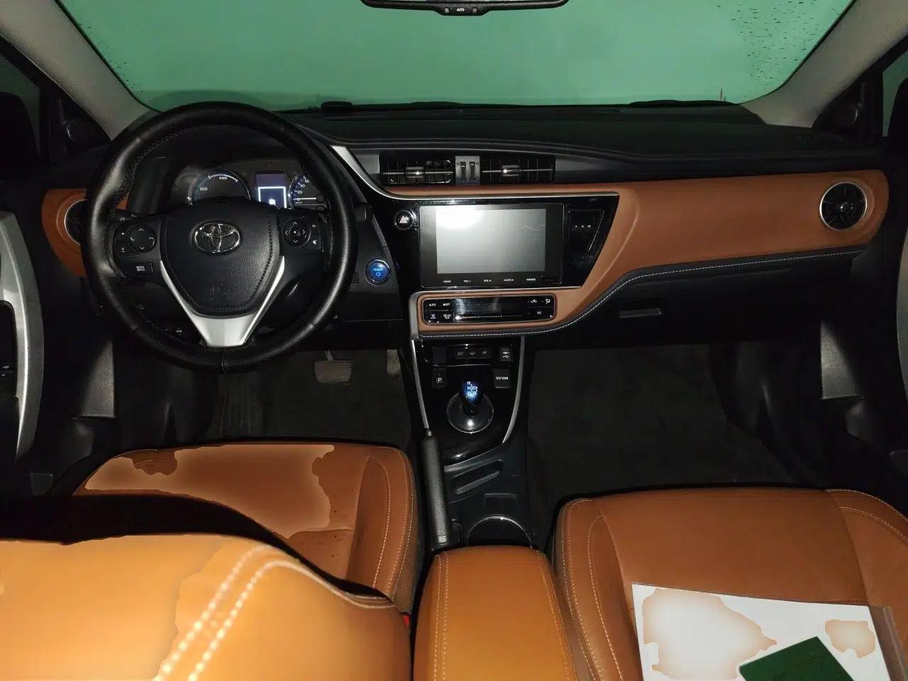 Toyota Corolla Hybrid E+ 2019 1.8L E-CVT Luxury Edition — миниатюра 10