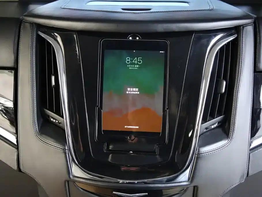 2018 Cadillac Escalade 6.0L US Spec — миниатюра 11