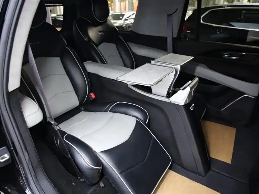 2018 Cadillac Escalade 6.0L US Spec — миниатюра 13
