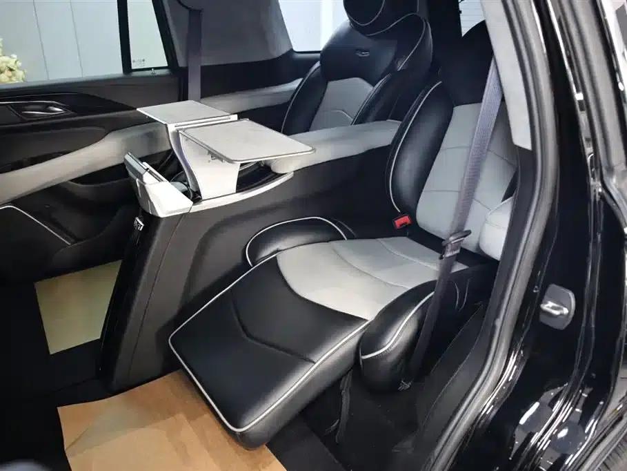 2018 Cadillac Escalade 6.0L US Spec — миниатюра 14
