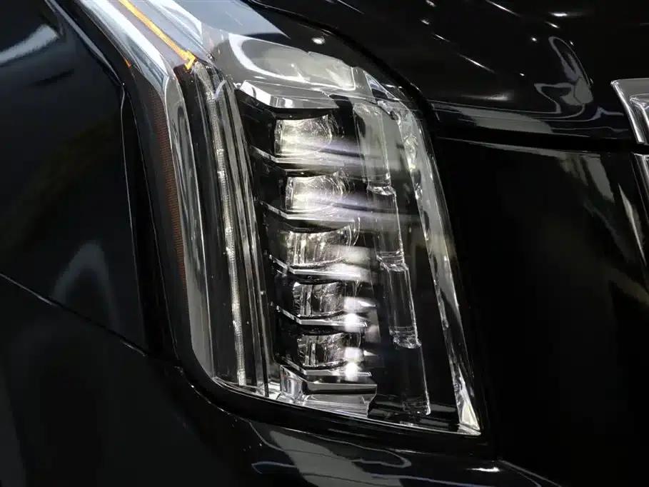 2018 Cadillac Escalade 6.0L US Spec — миниатюра 15
