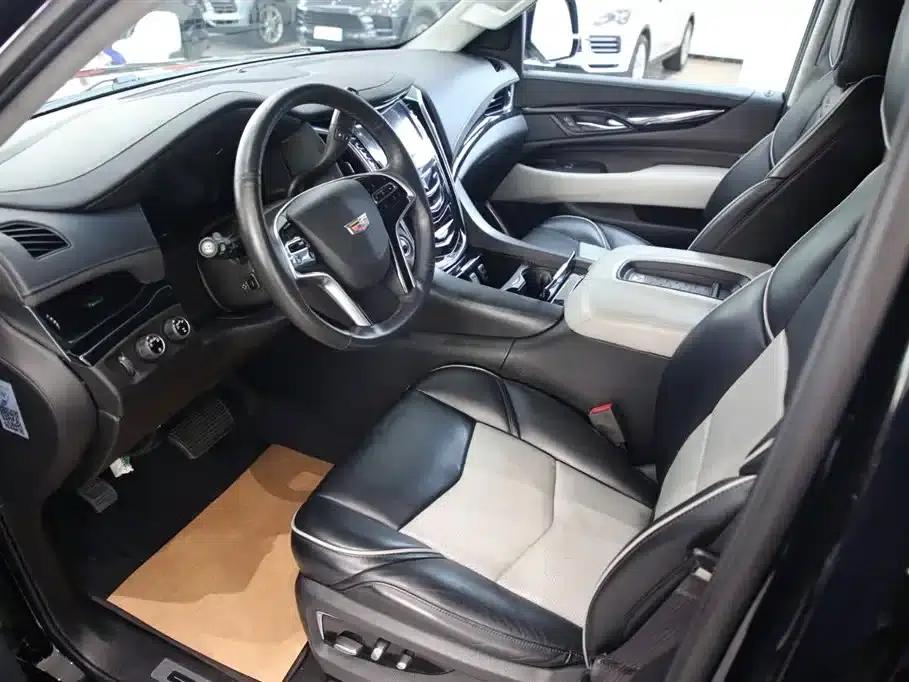 2018 Cadillac Escalade 6.0L US Spec — миниатюра 5