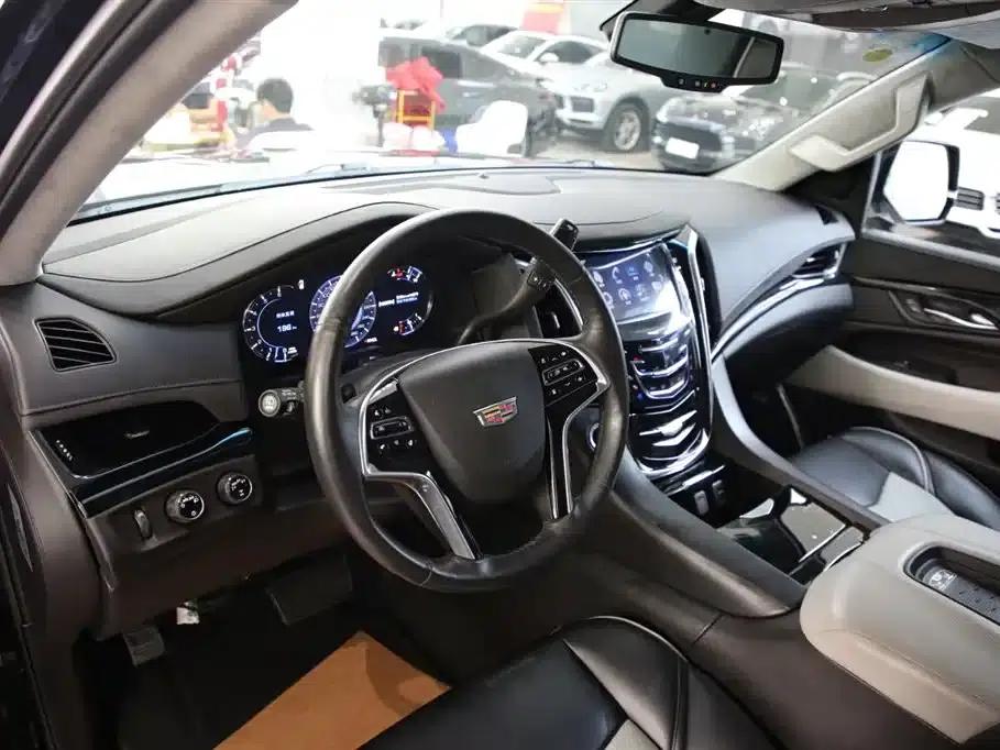2018 Cadillac Escalade 6.0L US Spec — миниатюра 7