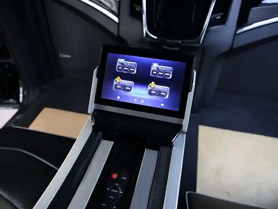 2018 Cadillac Escalade 6.0L US Spec — миниатюра 10