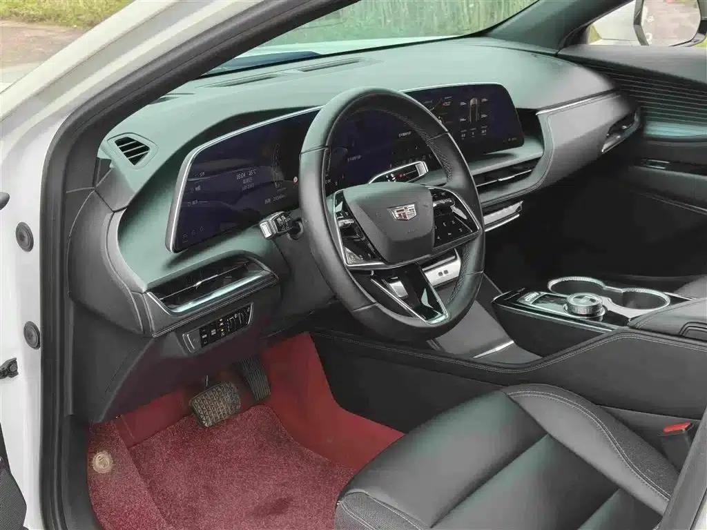 2023 Cadillac GT4 25T Luxury Edition — миниатюра 4
