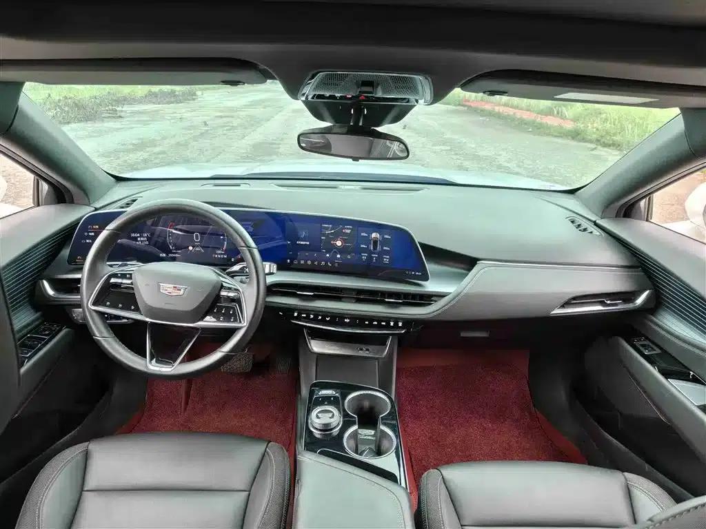 2023 Cadillac GT4 25T Luxury Edition — миниатюра 6
