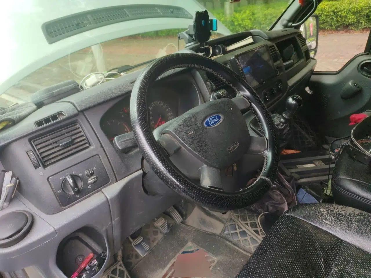 Ford Transit Custom 2019 2.2T Multi-Function Short Wheelbase Mid-Roof 6-Seater China VI — миниатюра 11