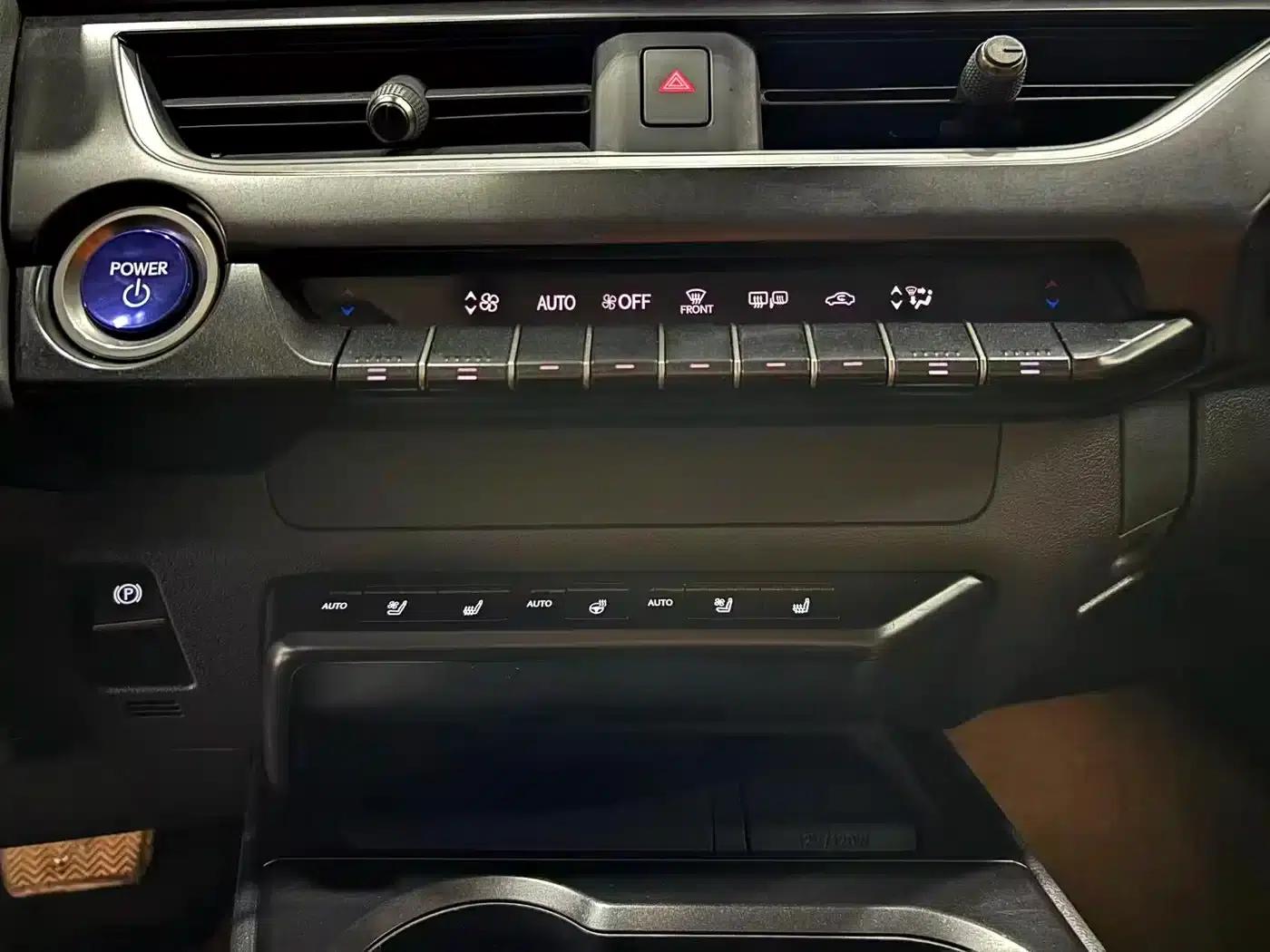 Lexus UX PHEV 2020 300e Pure Enjoyment Edition — миниатюра 12