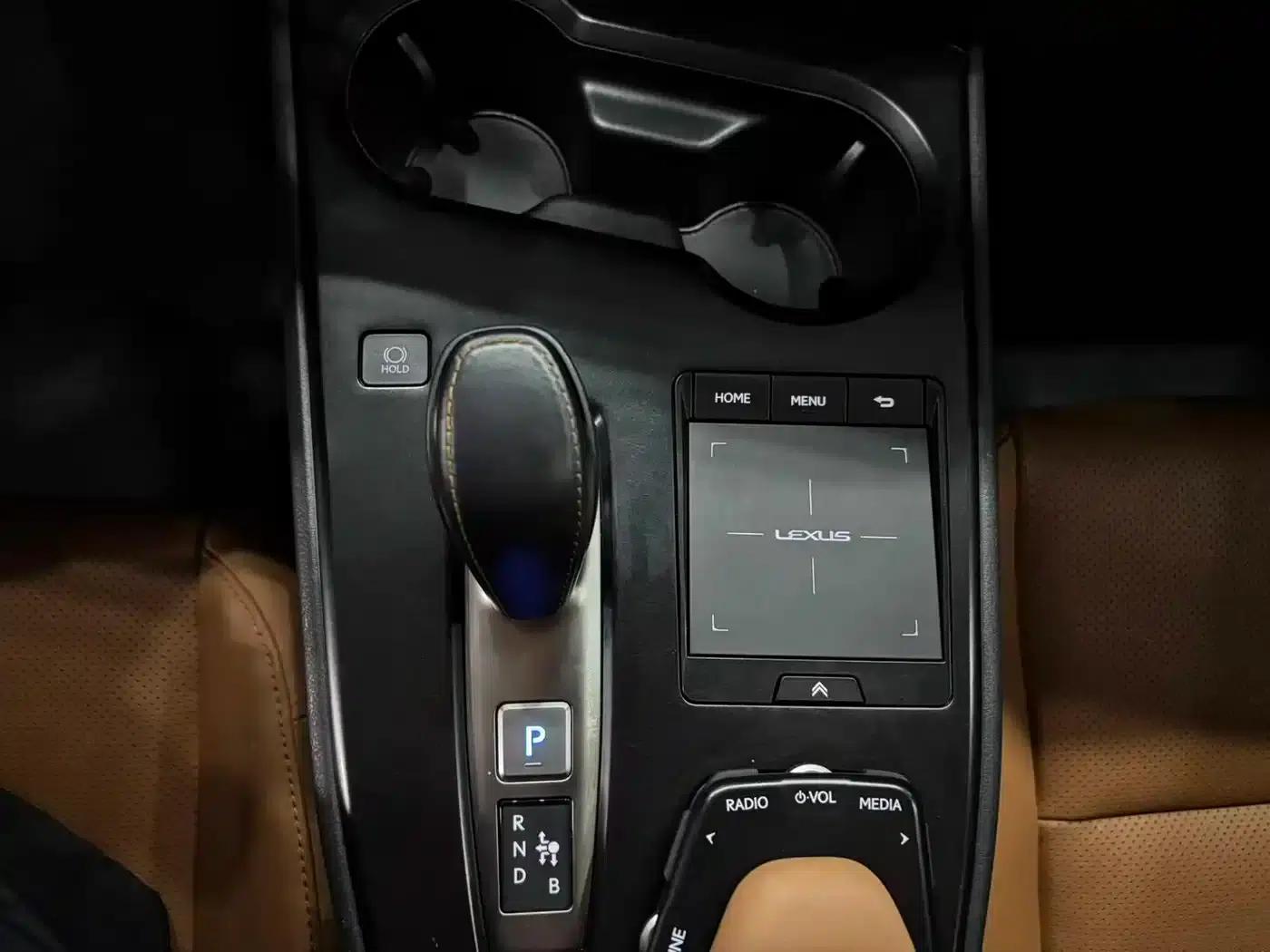 Lexus UX PHEV 2020 300e Pure Enjoyment Edition — миниатюра 13