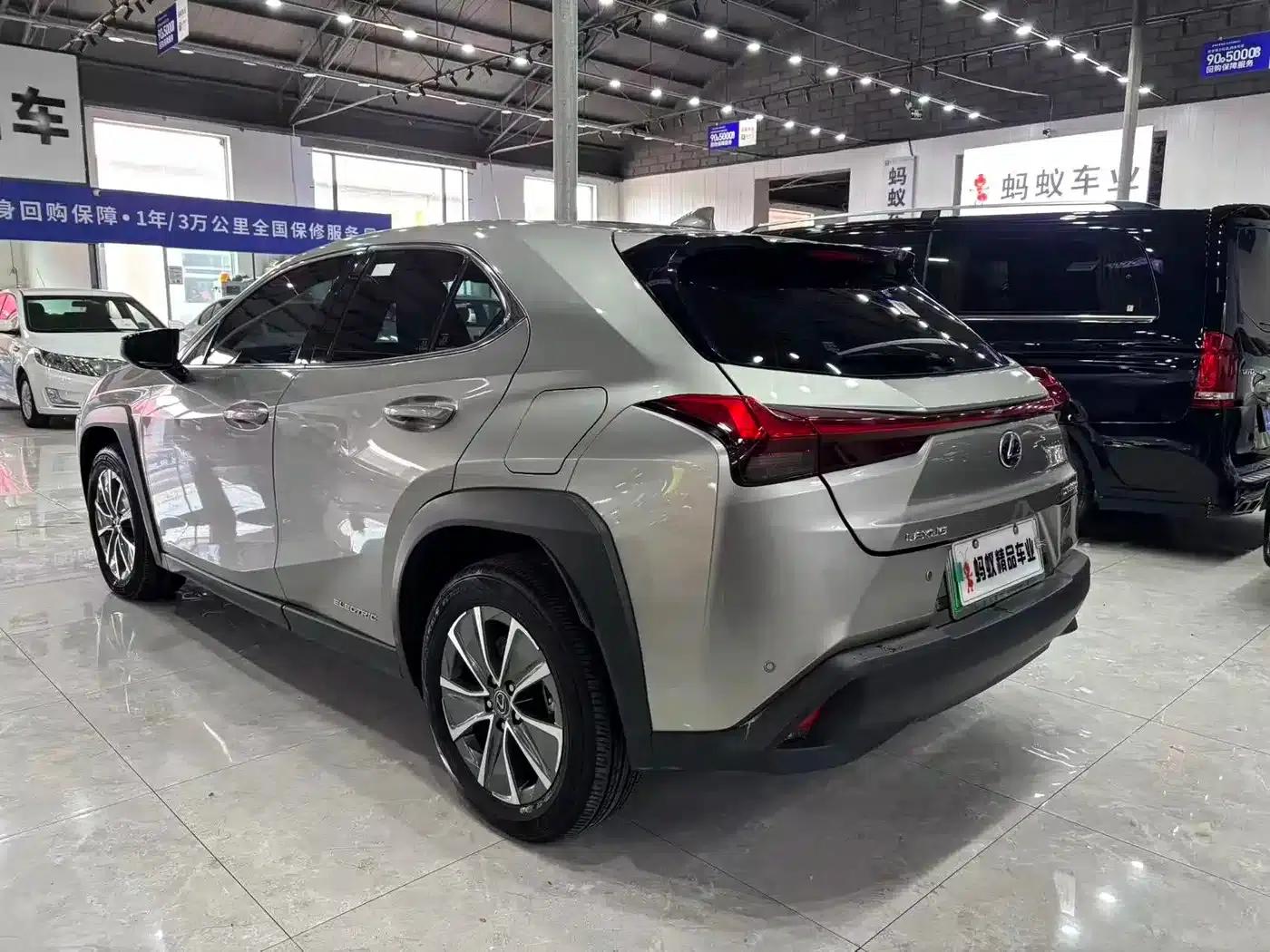 Lexus UX PHEV 2020 300e Pure Enjoyment Edition — миниатюра 3