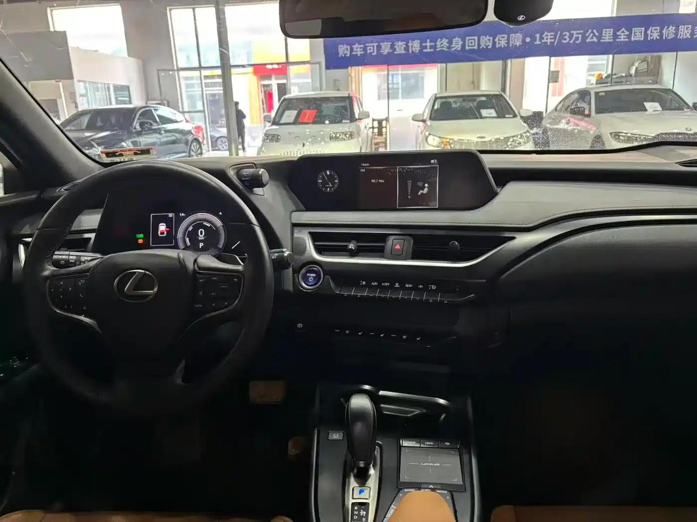Lexus UX PHEV 2020 300e Pure Enjoyment Edition — миниатюра 9