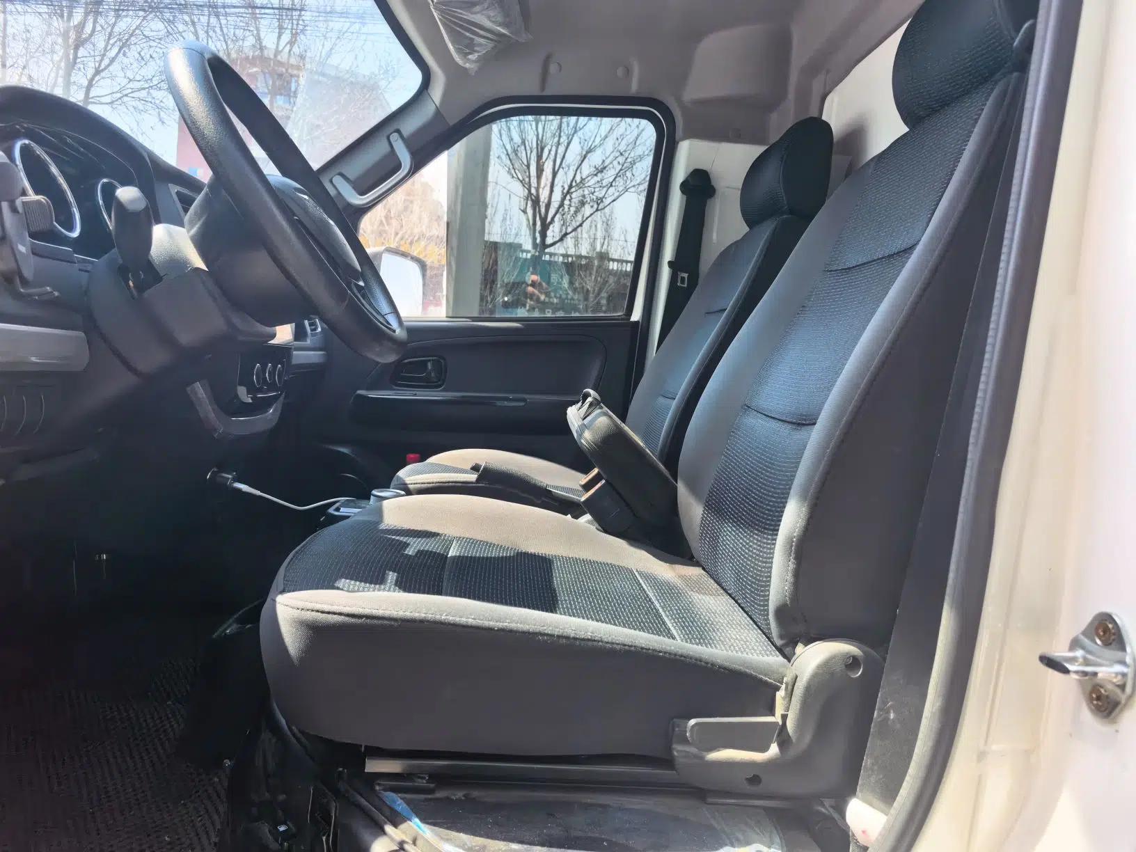 Foton Skyworth EV6 2023 Fast and Slow Charging Version — миниатюра 15