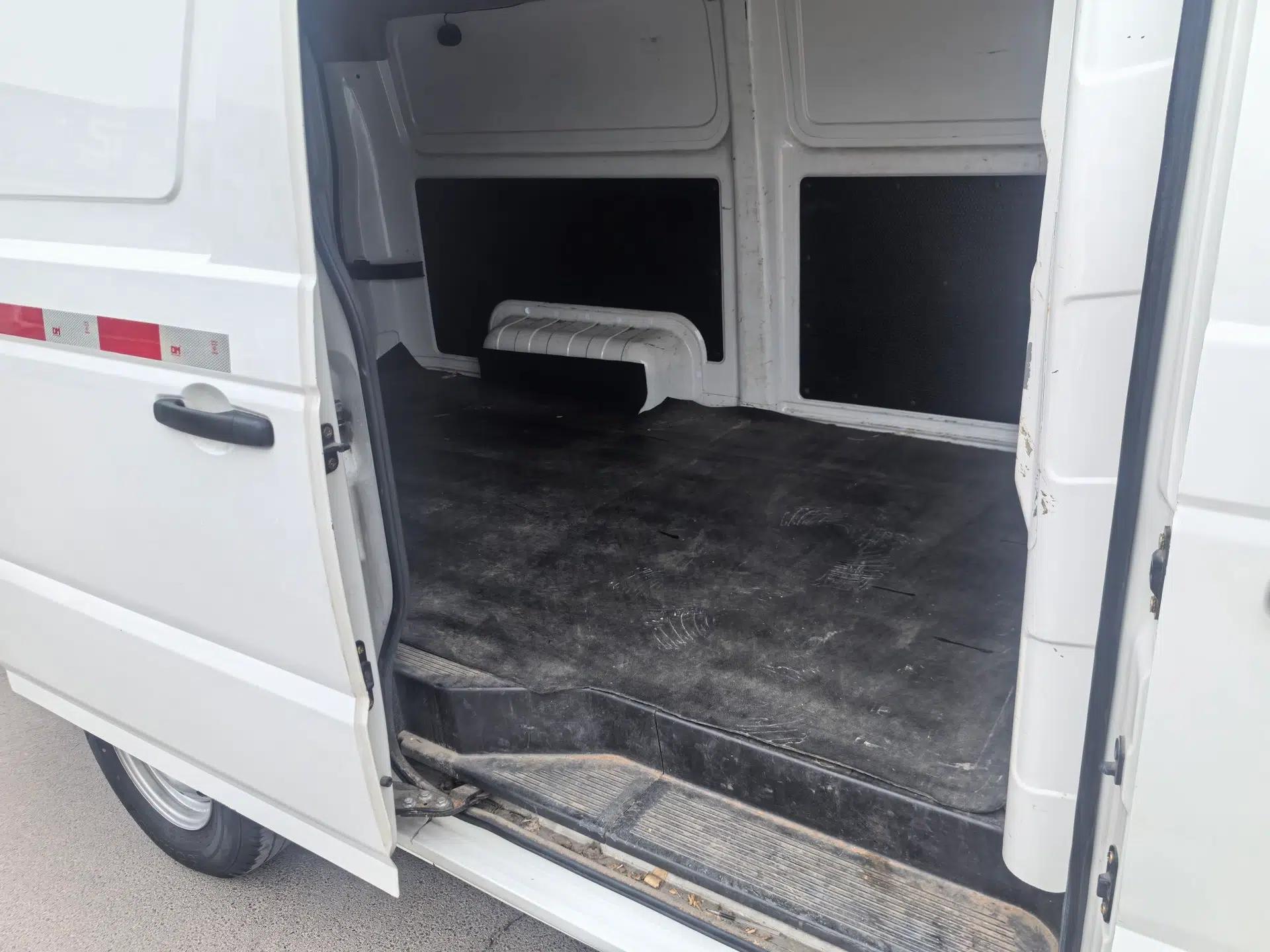 Foton Skyworth EV6 2023 Fast and Slow Charging Version — миниатюра 18