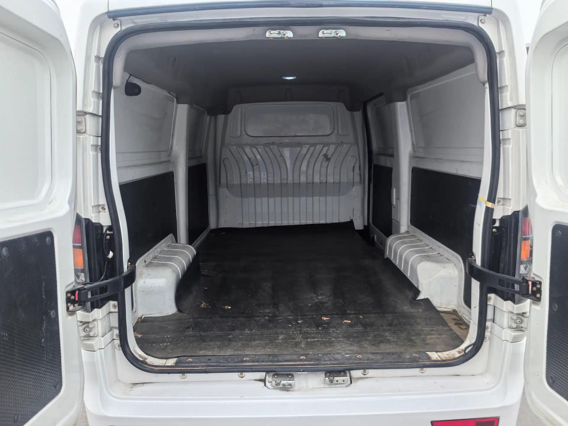 Foton Skyworth EV6 2023 Fast and Slow Charging Version — миниатюра 20