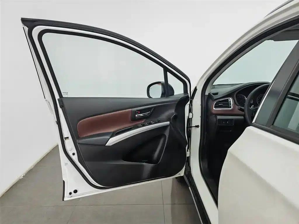 Xiaotu 2017 1.6L CVT 2WD Urban Progressive Edition — миниатюра 8
