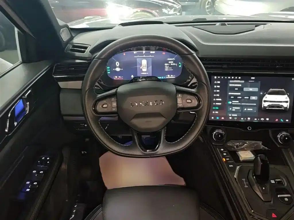 Lynk & Co 01 EM-P 2023 1.5TD EM-P Dawn Edition — миниатюра 11