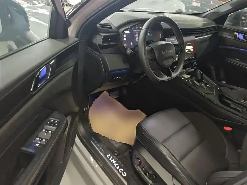 Lynk & Co 01 EM-P 2023 1.5TD EM-P Dawn Edition — миниатюра 16