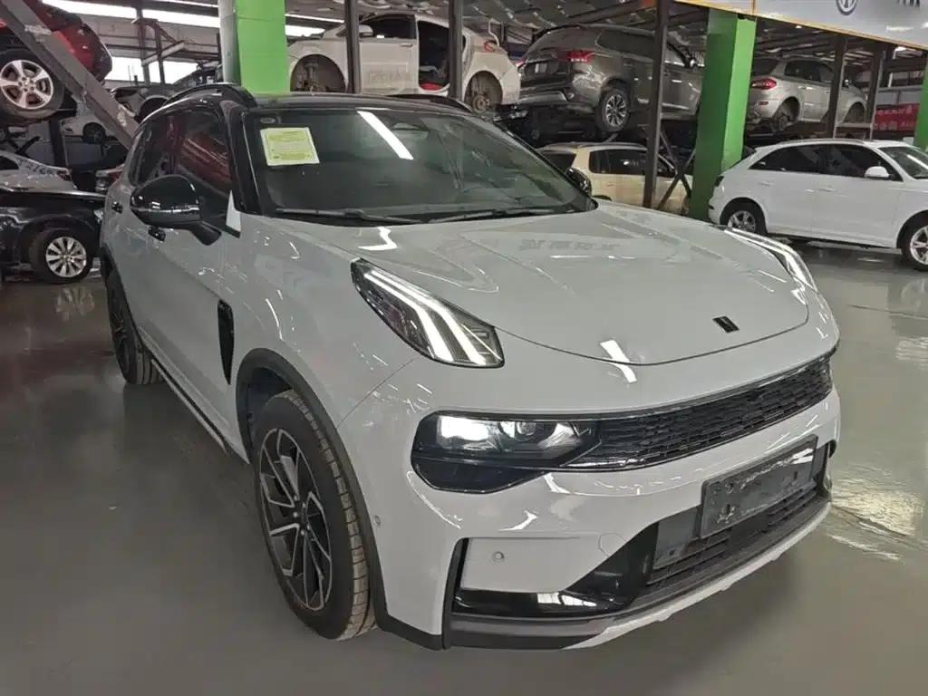 Lynk & Co 01 EM-P 2023 1.5TD EM-P Dawn Edition — миниатюра 4