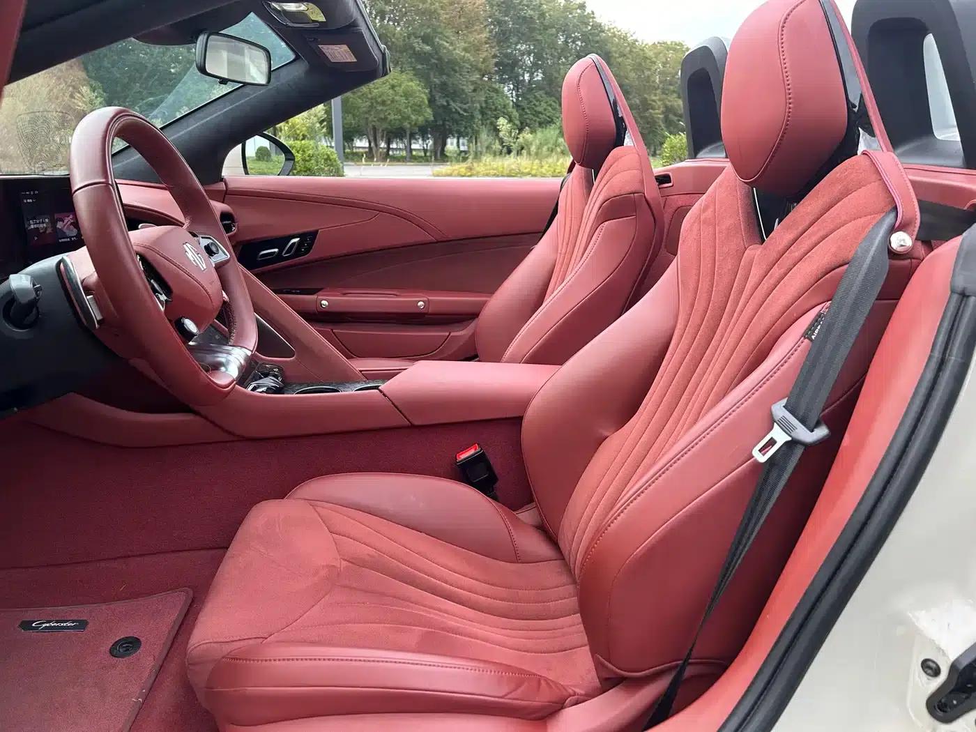 MG Cyberster 2024 520km Legendary 4WD Red Top Edition — миниатюра 11