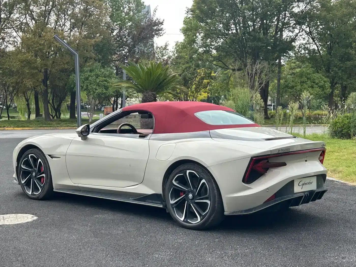 MG Cyberster 2024 520km Legendary 4WD Red Top Edition — миниатюра 17