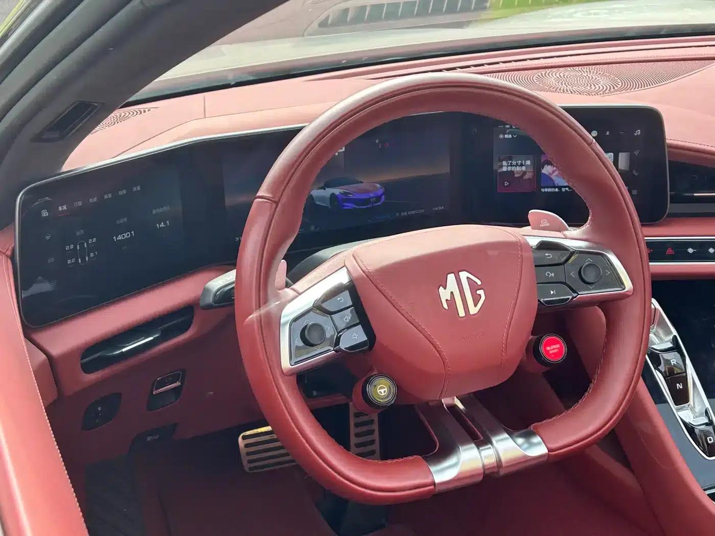 MG Cyberster 2024 520km Legendary 4WD Red Top Edition — миниатюра 22