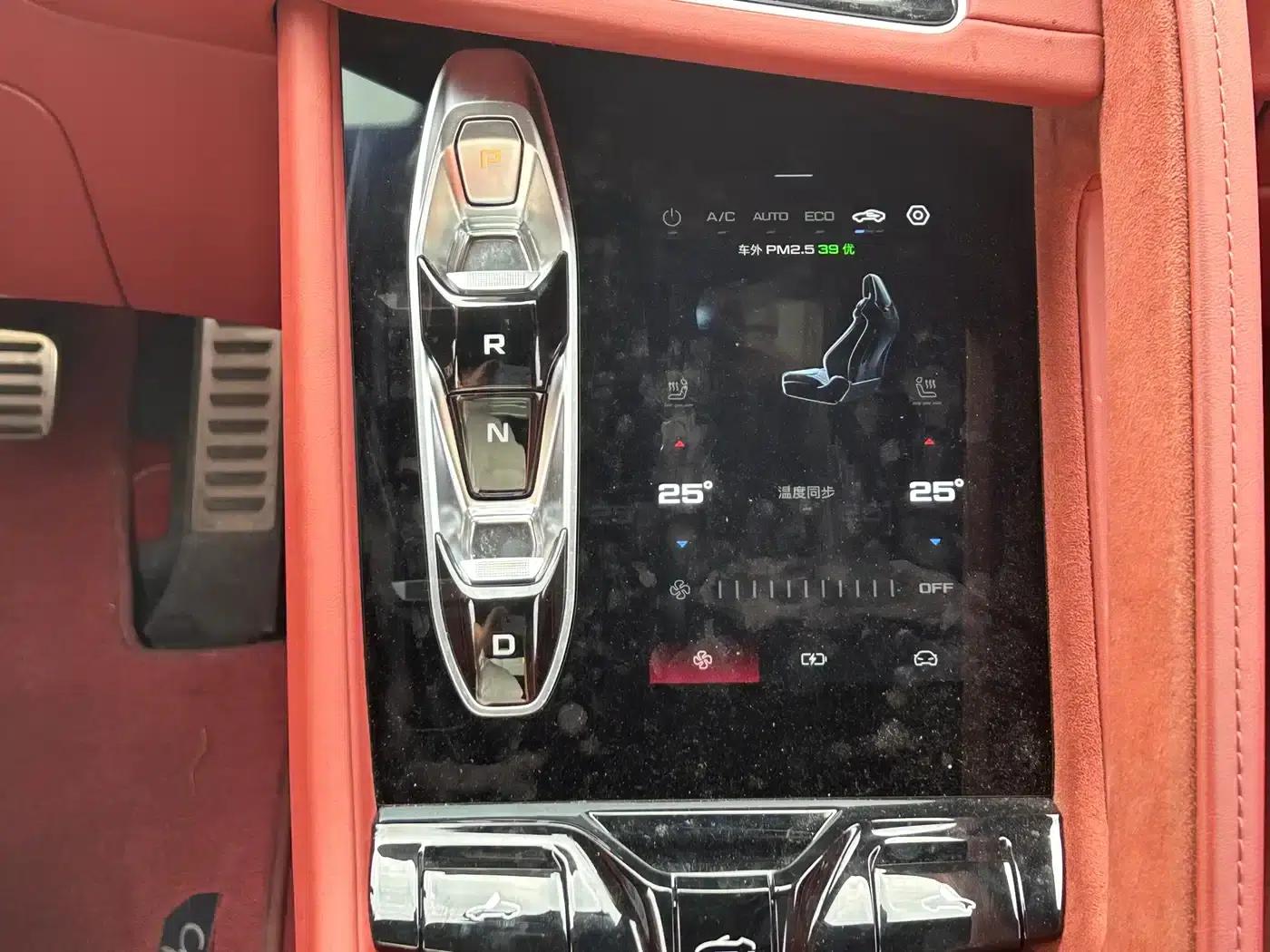 MG Cyberster 2024 520km Legendary 4WD Red Top Edition — миниатюра 24