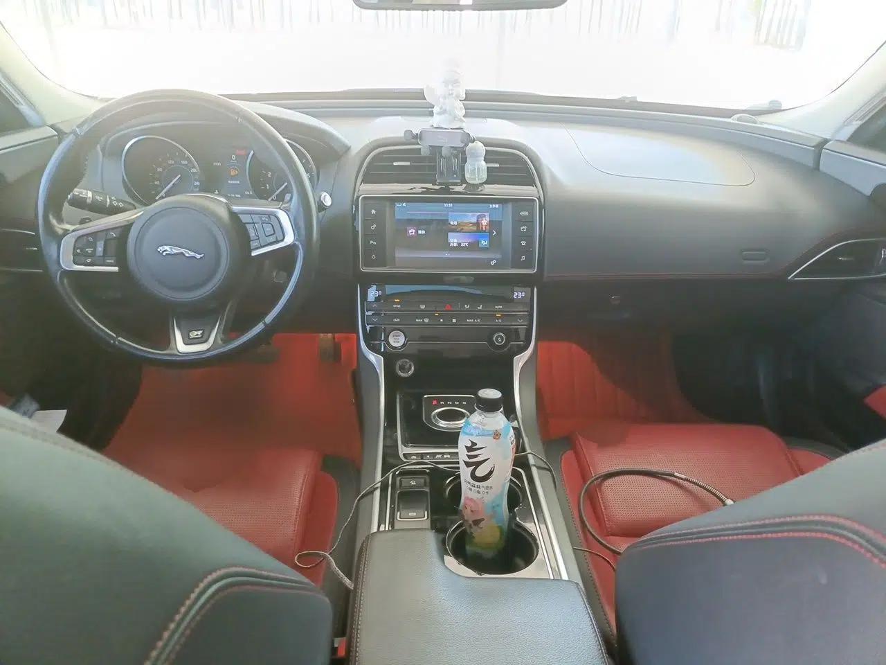 Jaguar XE 2017 2.0T 200 PS R-Sport — миниатюра 18