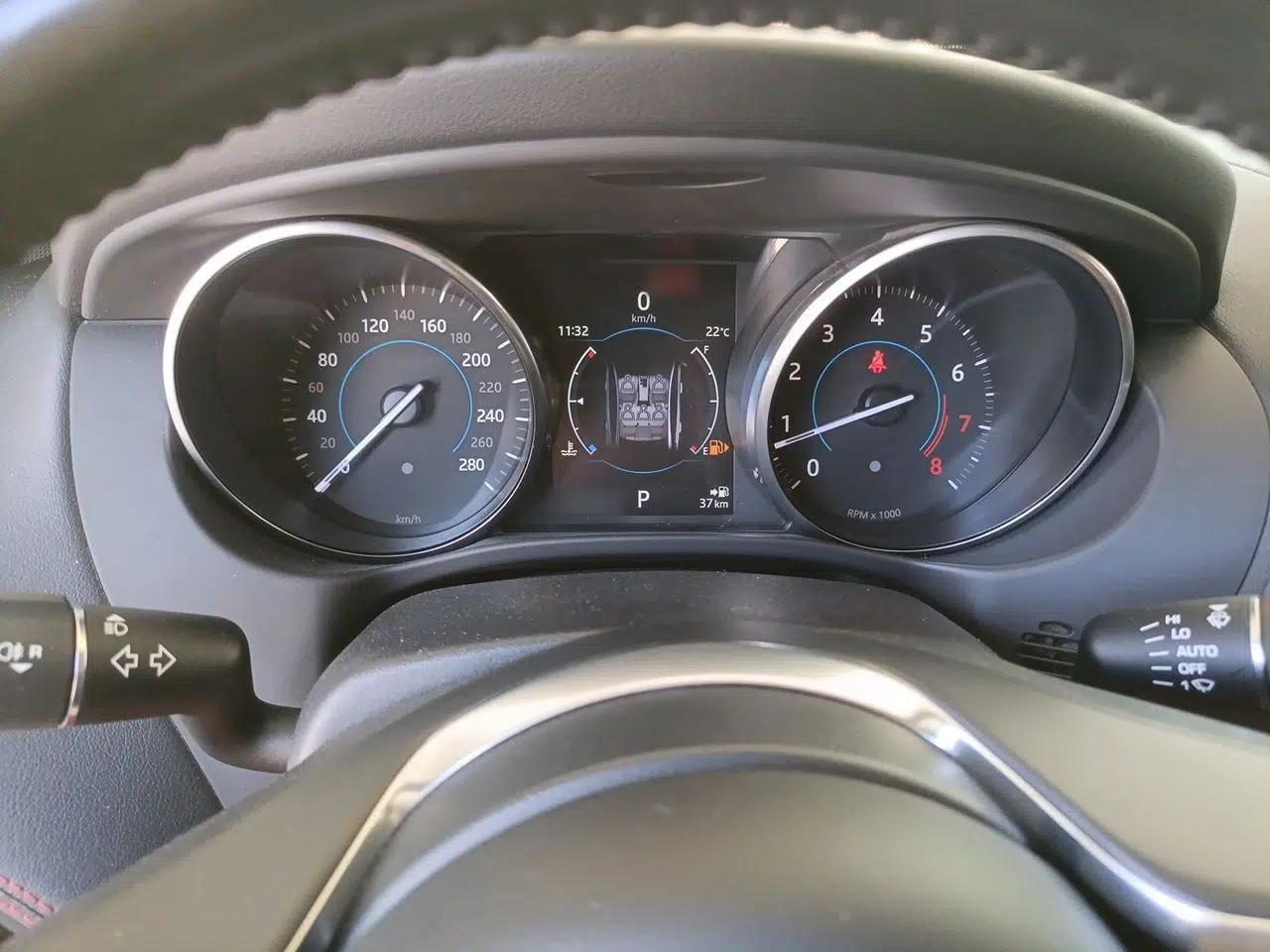 Jaguar XE 2017 2.0T 200 PS R-Sport — миниатюра 10
