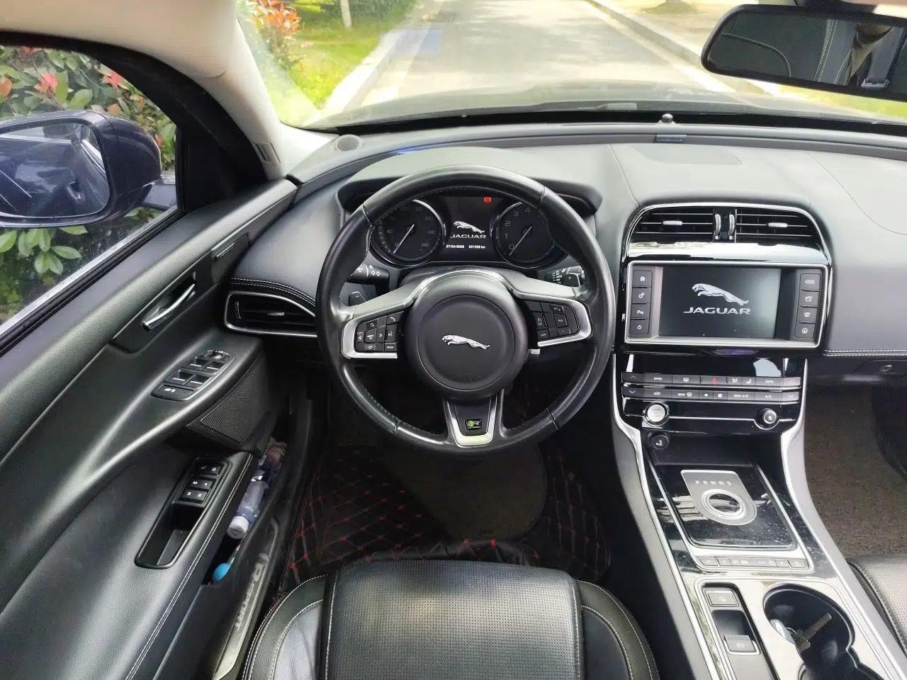 Jaguar XE 2015 2.0T 240 PS R-Sport — миниатюра 11