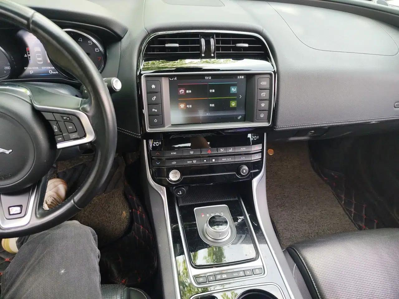 Jaguar XE 2015 2.0T 240 PS R-Sport — миниатюра 14