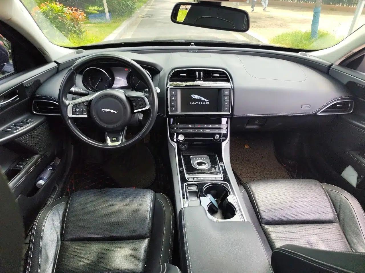 Jaguar XE 2015 2.0T 240 PS R-Sport — миниатюра 10