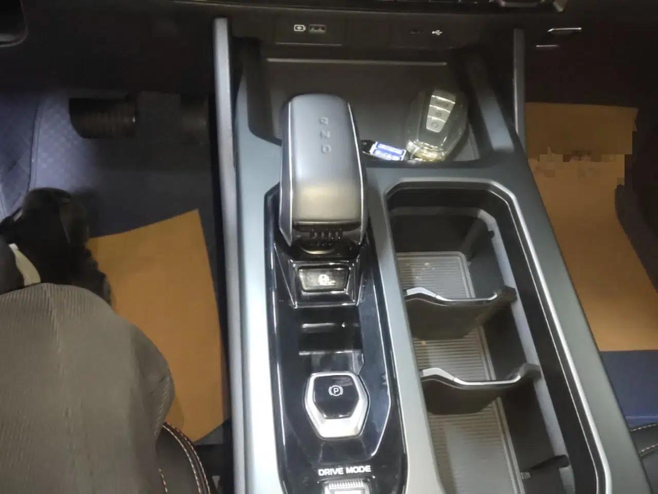 Geely Auto Haoyue L 2023 2.0T DCT Prestige Edition — миниатюра 17