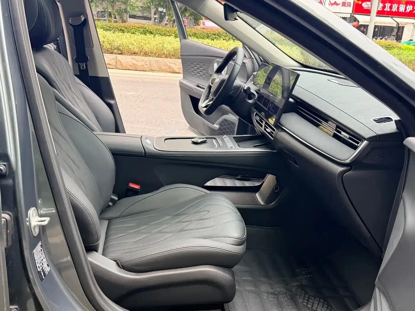 Fengyun A8L 2025 1.5TGDI 145km Luxury Edition — миниатюра 11