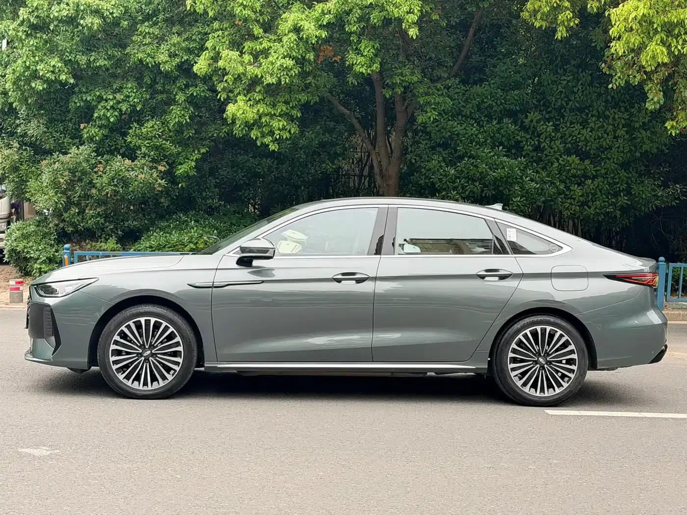 Fengyun A8L 2025 1.5TGDI 145km Luxury Edition — миниатюра 3
