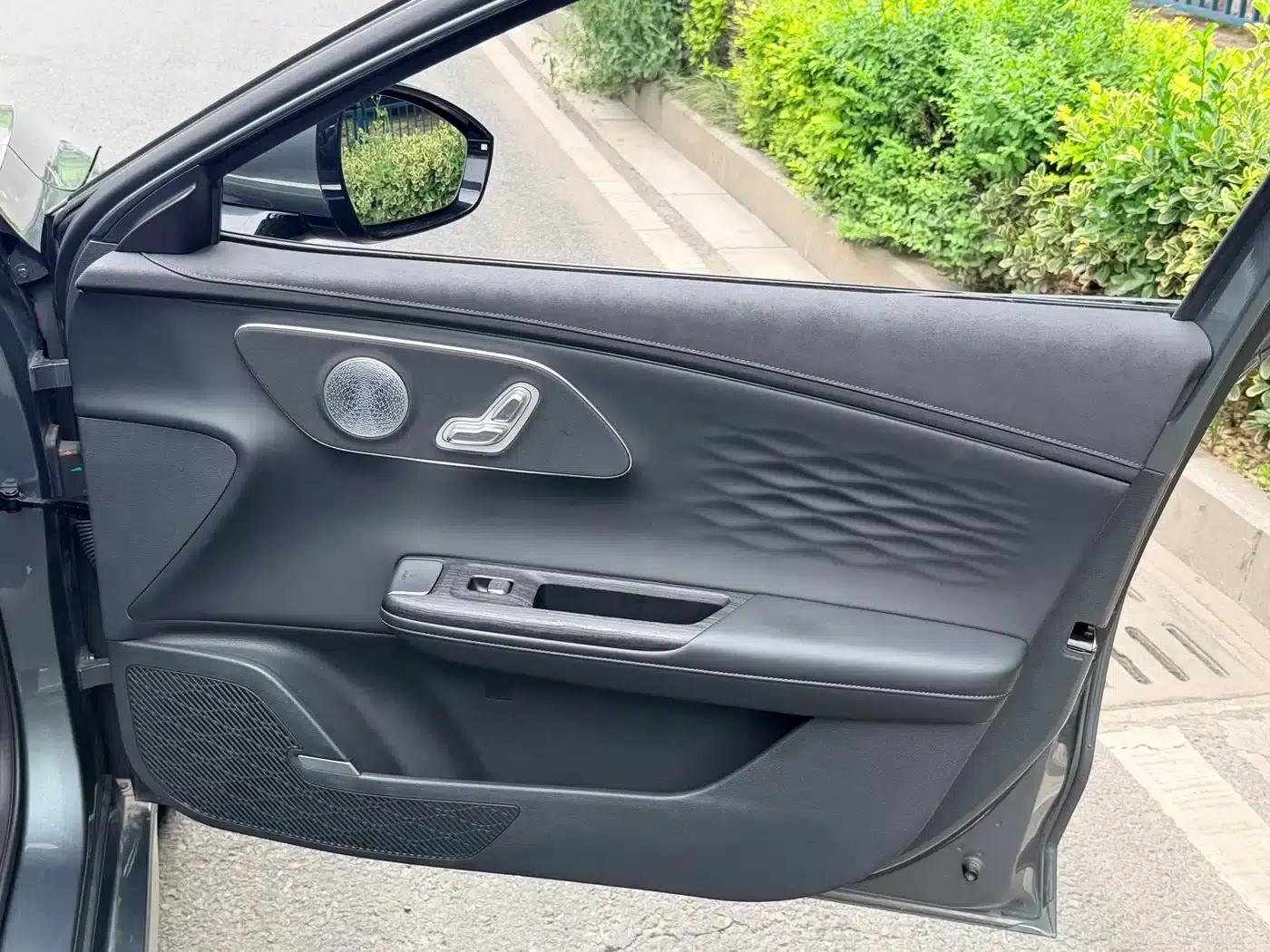 Fengyun A8L 2025 1.5TGDI 145km Luxury Edition — миниатюра 10