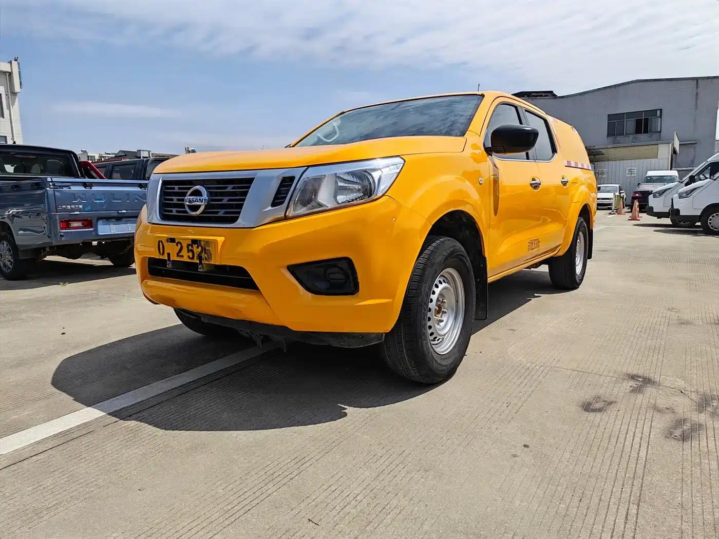 Navara 2020 Side-Opening Window Van — миниатюра 1