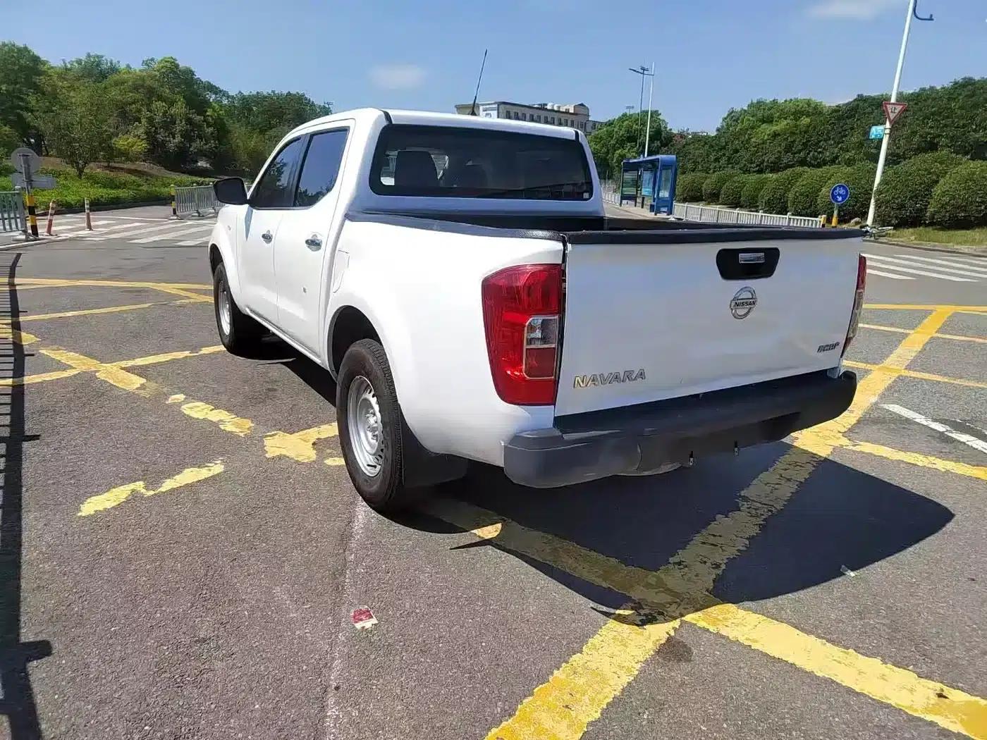 2022 Navara 2.5L Manual 2WD Premium QR25 — миниатюра 3
