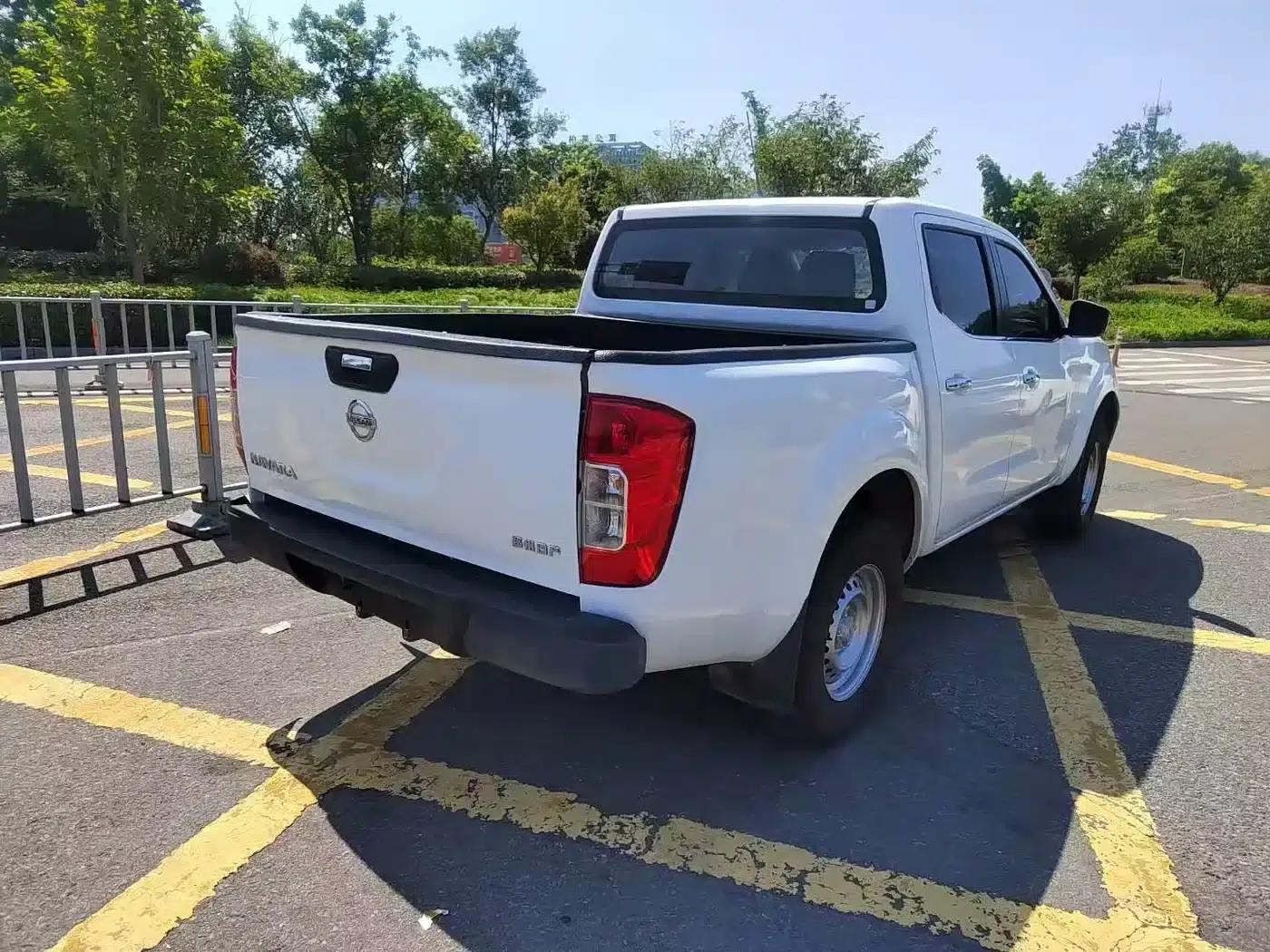 2022 Navara 2.5L Manual 2WD Premium QR25 — миниатюра 4